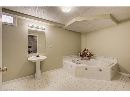 551 Hallmark Drive, Waterloo, ON - Indoor Photo Showing Bathroom