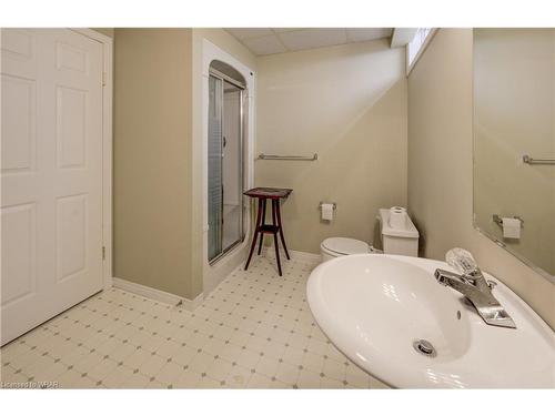 551 Hallmark Drive, Waterloo, ON - Indoor Photo Showing Bathroom