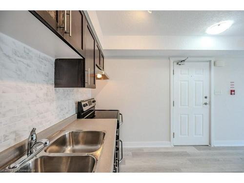 6C-185 Windale Crescent, Kitchener, ON - Indoor Photo Showing Kitchen With Double Sink