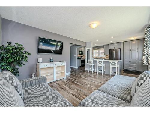 24 Edmonton Drive, Guelph, ON - Indoor Photo Showing Living Room