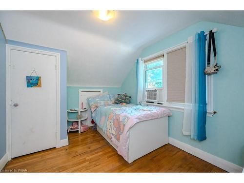 24 Edmonton Drive, Guelph, ON - Indoor Photo Showing Bedroom