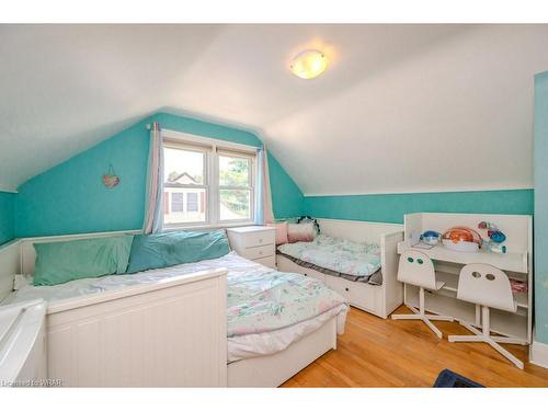 24 Edmonton Drive, Guelph, ON - Indoor Photo Showing Bedroom