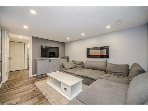 24 Edmonton Drive, Guelph, ON - Indoor Photo Showing Living Room