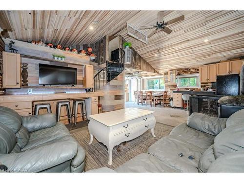 24 Edmonton Drive, Guelph, ON - Indoor Photo Showing Living Room