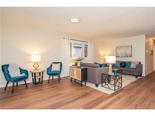 110 Ethel Road, Waterloo, ON - Indoor Photo Showing Living Room