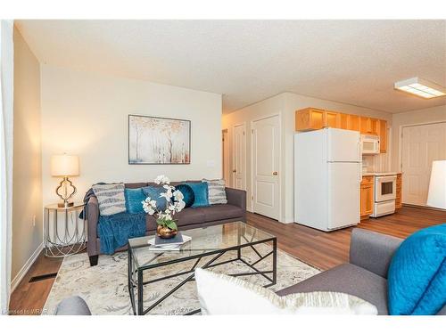 110 Ethel Road, Waterloo, ON - Indoor Photo Showing Living Room