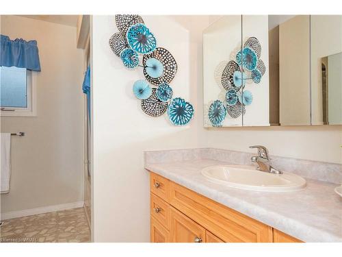 110 Ethel Road, Waterloo, ON - Indoor Photo Showing Bathroom