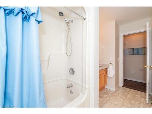 110 Ethel Road, Waterloo, ON - Indoor Photo Showing Bathroom