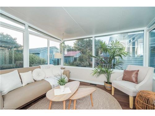 110 Ethel Road, Waterloo, ON - Indoor Photo Showing Living Room