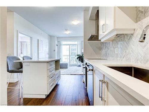 1104-155 Caroline Street S, Waterloo, ON - Indoor Photo Showing Kitchen