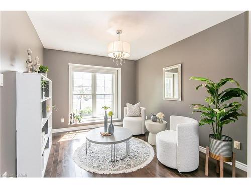 130 Chandos Drive, Kitchener, ON - Indoor Photo Showing Living Room