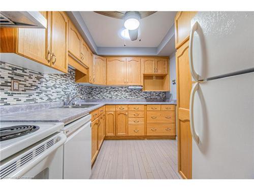 D-144 Wood Street, Brantford, ON - Indoor Photo Showing Kitchen