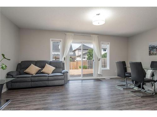 669 Star Flower Avenue, Waterloo, ON - Indoor Photo Showing Living Room