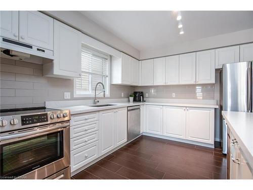 669 Star Flower Avenue, Waterloo, ON - Indoor Photo Showing Kitchen With Upgraded Kitchen