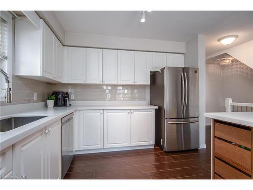 669 Star Flower Avenue, Waterloo, ON - Indoor Photo Showing Kitchen