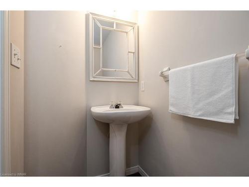 669 Star Flower Avenue, Waterloo, ON - Indoor Photo Showing Bathroom