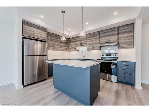 C037-142 Foamflower Place, Waterloo, ON - Indoor Photo Showing Kitchen With Upgraded Kitchen