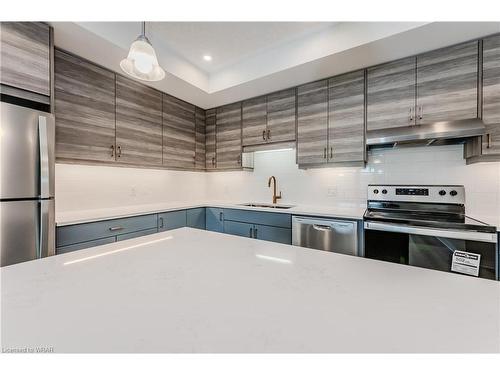 C037-142 Foamflower Place, Waterloo, ON - Indoor Photo Showing Kitchen With Double Sink With Upgraded Kitchen