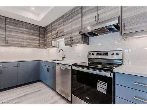 C037-142 Foamflower Place, Waterloo, ON - Indoor Photo Showing Kitchen With Upgraded Kitchen