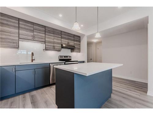 C037-142 Foamflower Place, Waterloo, ON - Indoor Photo Showing Kitchen With Upgraded Kitchen