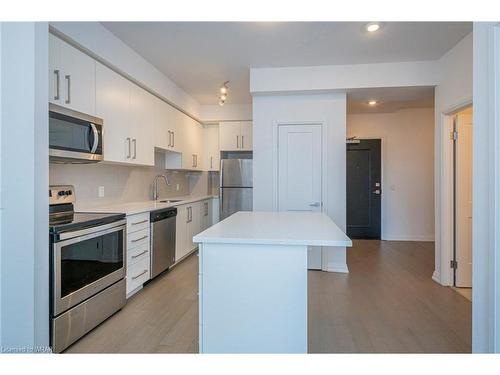 504-155 Caroline Street S, Waterloo, ON - Indoor Photo Showing Kitchen