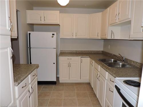 108-1100 Courtland Avenue E, Kitchener, ON - Indoor Photo Showing Kitchen With Double Sink