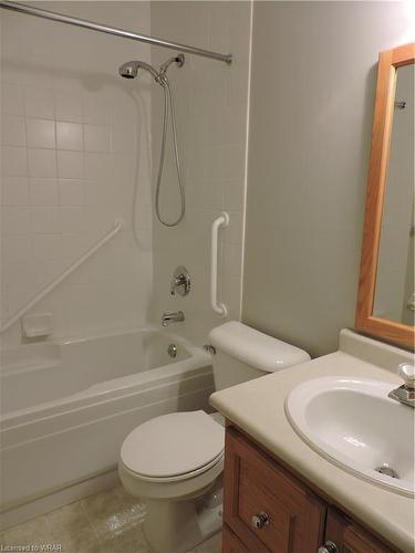 108-1100 Courtland Avenue E, Kitchener, ON - Indoor Photo Showing Bathroom