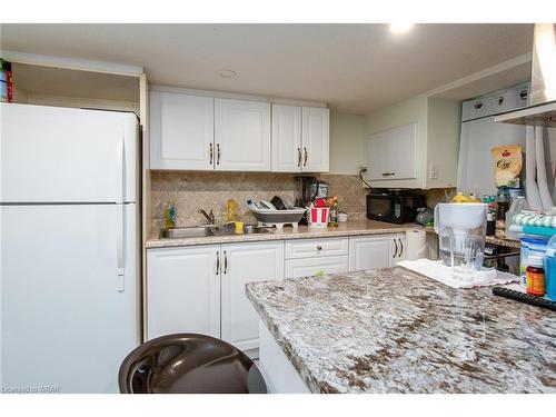 202 Dundas Avenue, Kitchener, ON - Indoor Photo Showing Kitchen