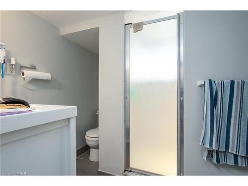 202 Dundas Avenue, Kitchener, ON - Indoor Photo Showing Bathroom