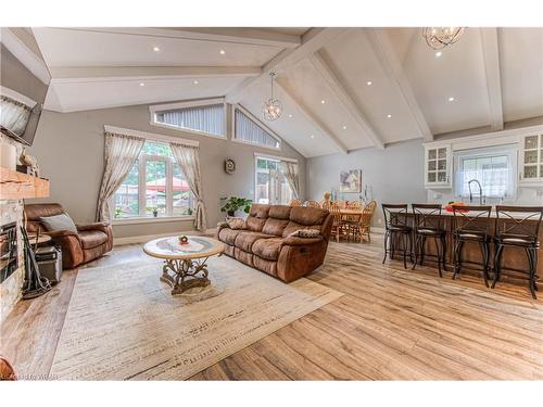 380 Rose Street, Cambridge, ON - Indoor Photo Showing Living Room