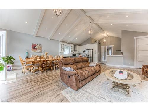 380 Rose Street, Cambridge, ON - Indoor Photo Showing Living Room