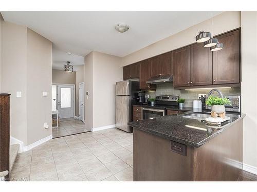 32-45 Royal Winter Drive, Binbrook, ON - Indoor Photo Showing Kitchen