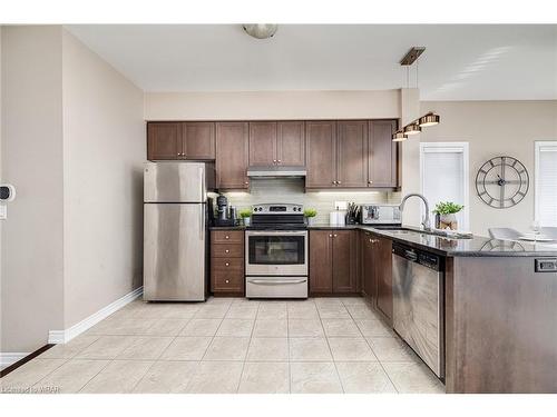 32-45 Royal Winter Drive, Binbrook, ON - Indoor Photo Showing Kitchen