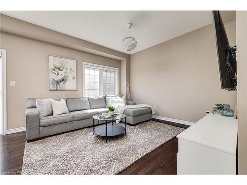 32-45 Royal Winter Drive, Binbrook, ON - Indoor Photo Showing Living Room