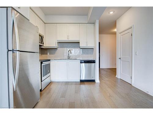 1110-155 Caroline Street S, Waterloo, ON - Indoor Photo Showing Kitchen