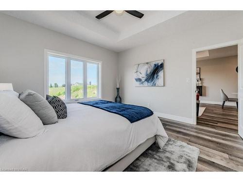 139 South Parkwood Boulevard, Elmira, ON - Indoor Photo Showing Bedroom