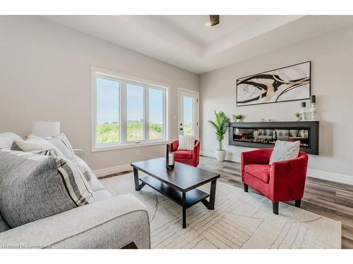 139 South Parkwood Boulevard, Elmira, ON - Indoor Photo Showing Living Room With Fireplace