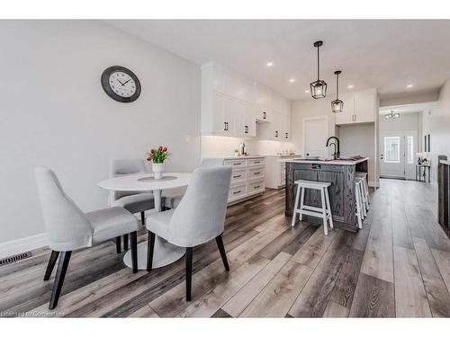 139 South Parkwood Boulevard, Elmira, ON - Indoor Photo Showing Dining Room