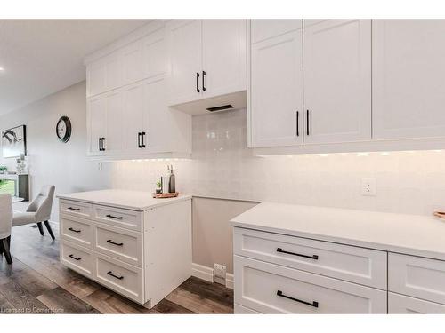 139 South Parkwood Boulevard, Elmira, ON - Indoor Photo Showing Kitchen