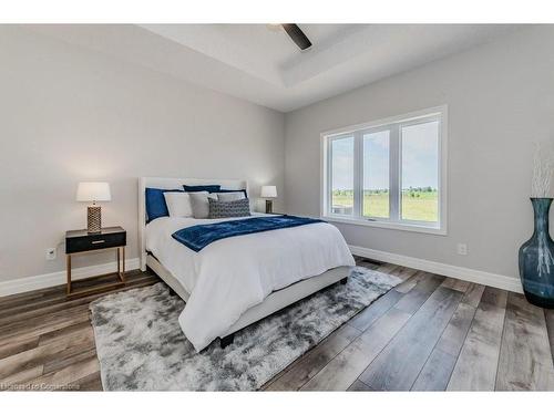 139 South Parkwood Boulevard, Elmira, ON - Indoor Photo Showing Bedroom