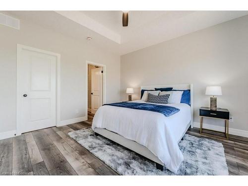 139 South Parkwood Boulevard, Elmira, ON - Indoor Photo Showing Bedroom