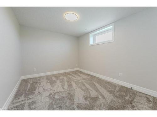 139 South Parkwood Boulevard, Elmira, ON - Indoor Photo Showing Other Room