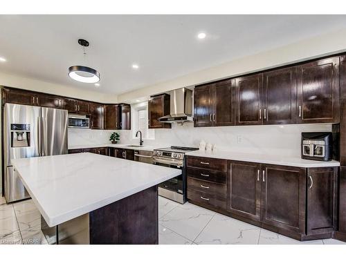 155 Gravel Ridge Trail Nw, Kitchener, ON - Indoor Photo Showing Kitchen With Upgraded Kitchen