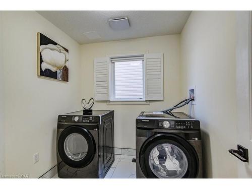 155 Gravel Ridge Trail Nw, Kitchener, ON - Indoor Photo Showing Laundry Room