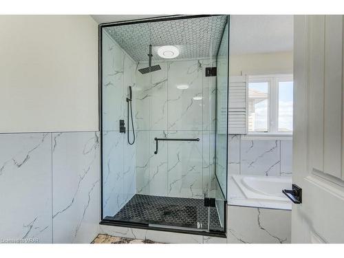 155 Gravel Ridge Trail Nw, Kitchener, ON - Indoor Photo Showing Bathroom