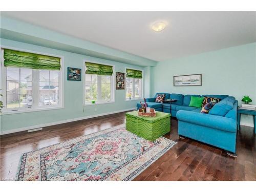 565 Sundew Drive, Waterloo, ON - Indoor Photo Showing Living Room