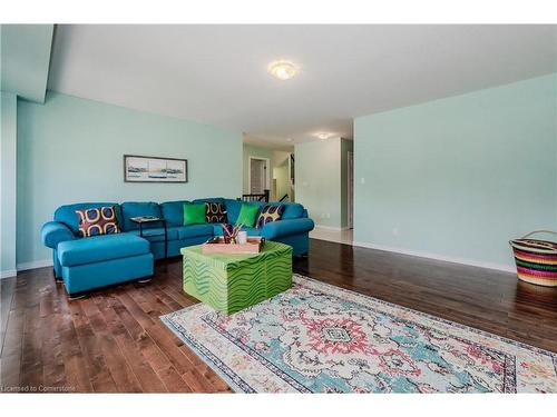 565 Sundew Drive, Waterloo, ON - Indoor Photo Showing Living Room