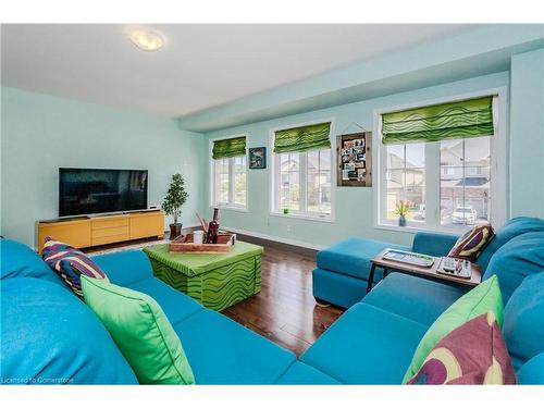 565 Sundew Drive, Waterloo, ON - Indoor Photo Showing Living Room