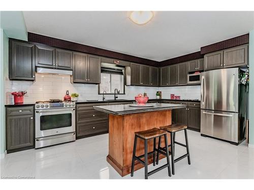 565 Sundew Drive, Waterloo, ON - Indoor Photo Showing Kitchen With Upgraded Kitchen