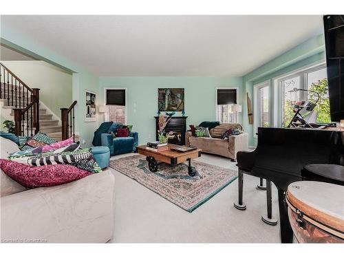 565 Sundew Drive, Waterloo, ON - Indoor Photo Showing Living Room